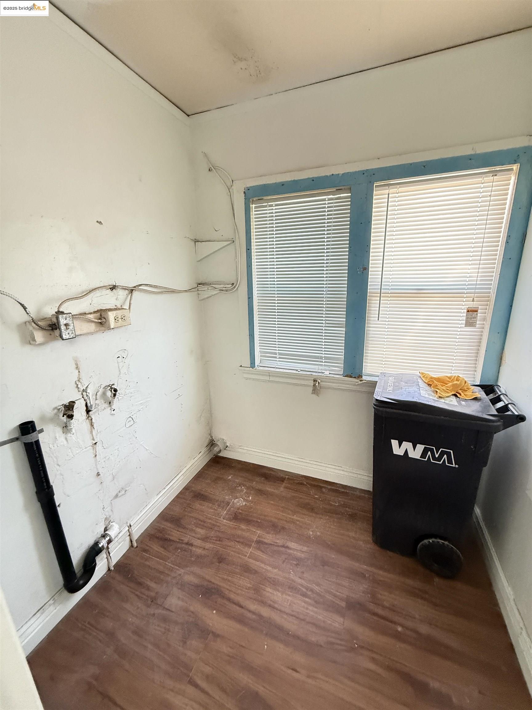 9524 Thermal St, Oakland, California 94605, 2 Bedrooms Bedrooms, 6 Rooms Rooms,1 BathroomBathrooms,Residential,For Sale,9524 Thermal St,41106711