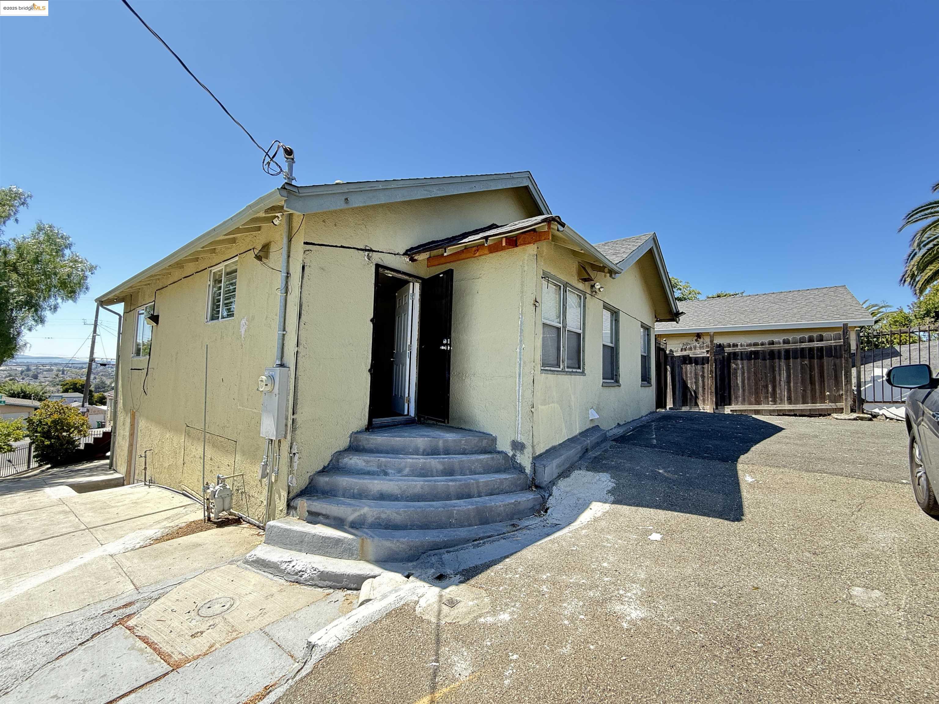 9524 Thermal St, Oakland, California 94605, 2 Bedrooms Bedrooms, 6 Rooms Rooms,1 BathroomBathrooms,Residential,For Sale,9524 Thermal St,41106711