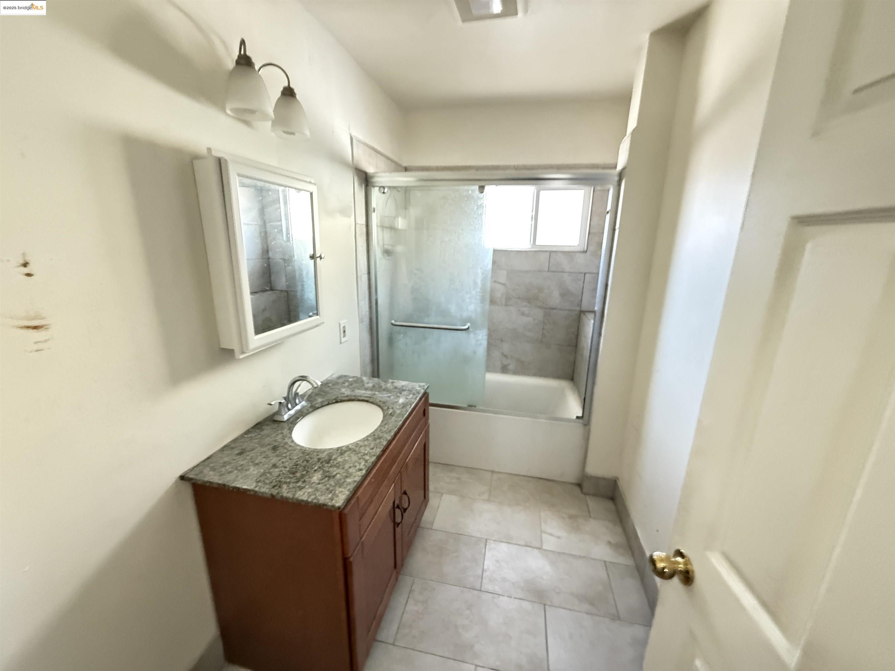9524 Thermal St, Oakland, California 94605, 2 Bedrooms Bedrooms, 6 Rooms Rooms,1 BathroomBathrooms,Residential,For Sale,9524 Thermal St,41106711