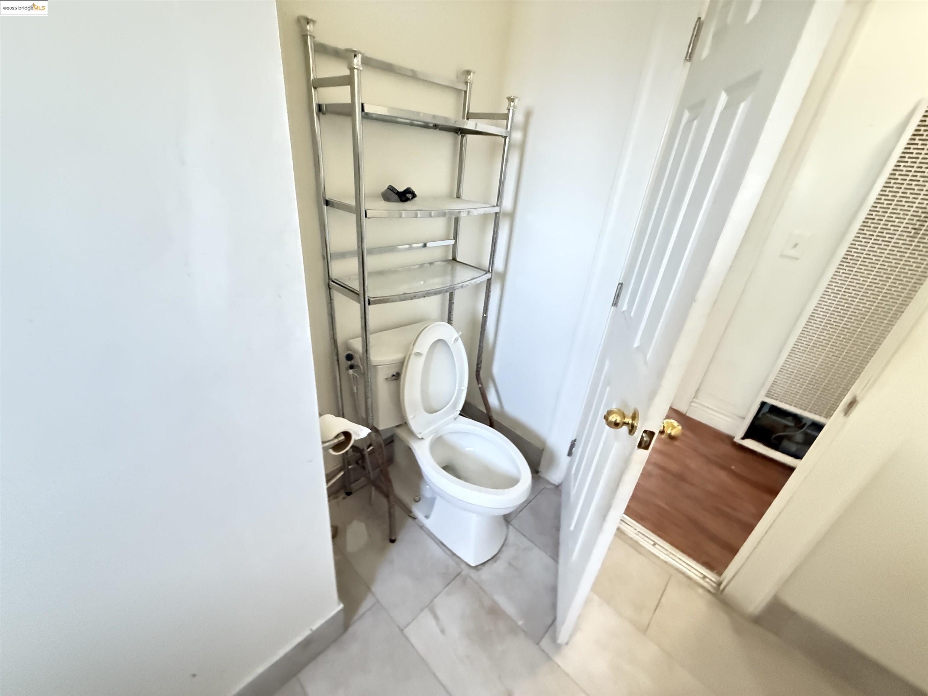 9524 Thermal St, Oakland, California 94605, 2 Bedrooms Bedrooms, 6 Rooms Rooms,1 BathroomBathrooms,Residential,For Sale,9524 Thermal St,41106711