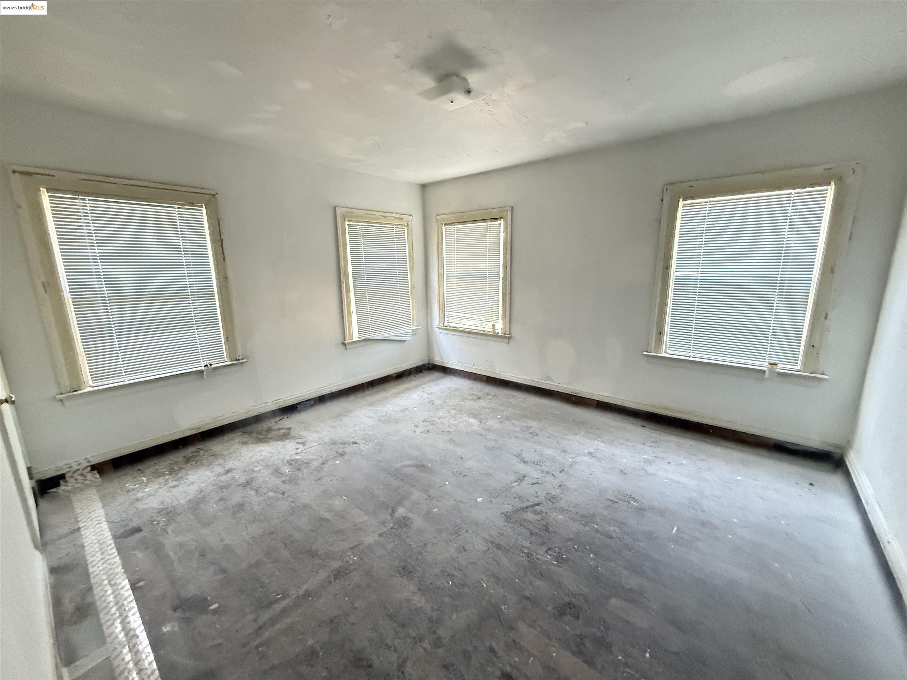 9524 Thermal St, Oakland, California 94605, 2 Bedrooms Bedrooms, 6 Rooms Rooms,1 BathroomBathrooms,Residential,For Sale,9524 Thermal St,41106711