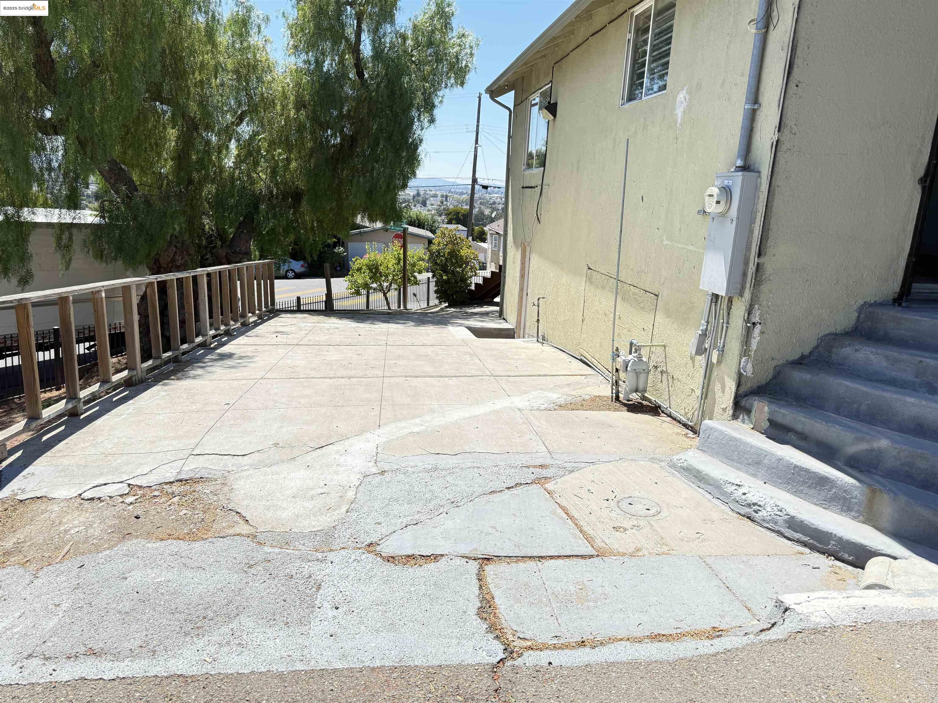 9524 Thermal St, Oakland, California 94605, 2 Bedrooms Bedrooms, 6 Rooms Rooms,1 BathroomBathrooms,Residential,For Sale,9524 Thermal St,41106711