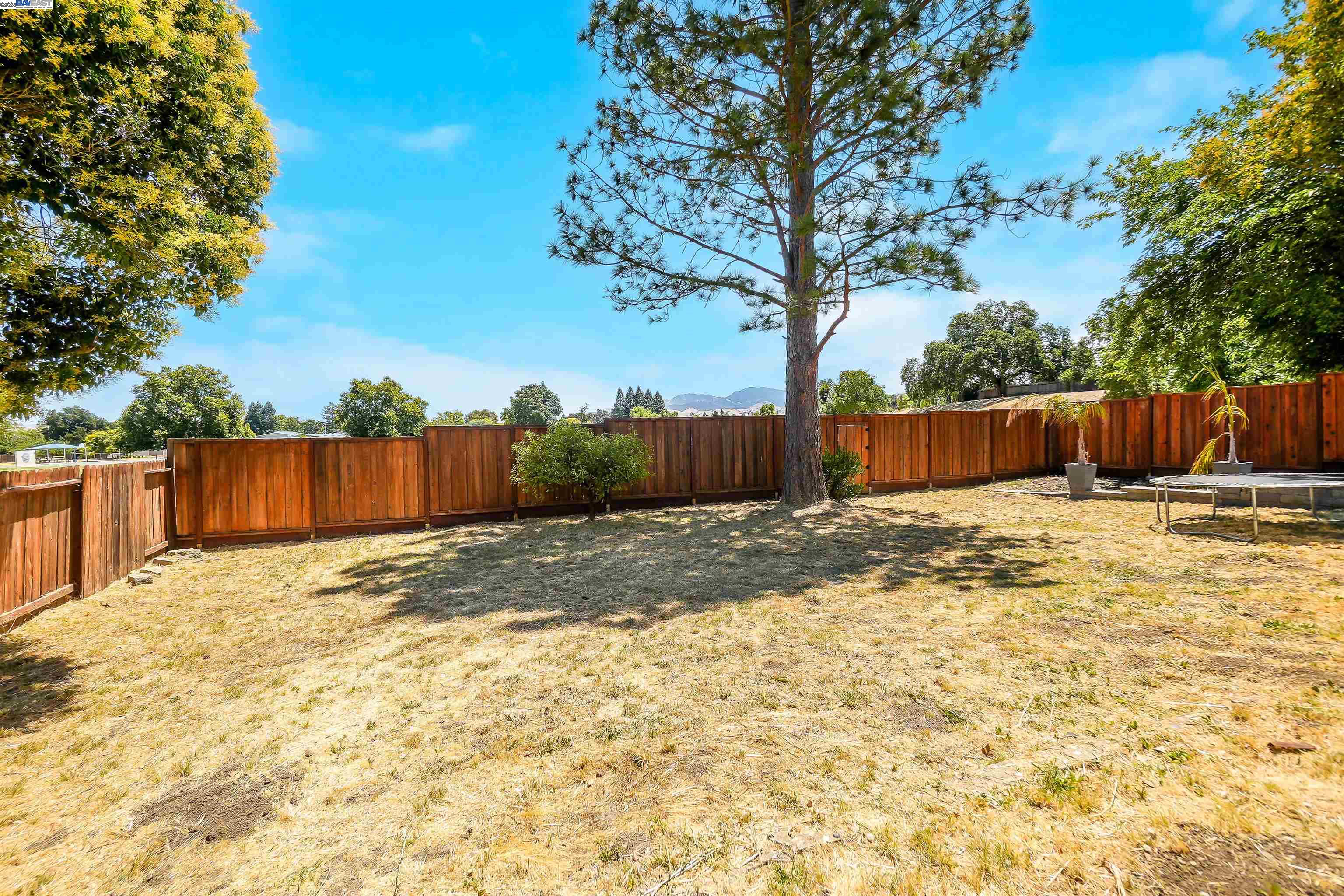 589 Maureen Ln, Pleasant Hill, California 94523, 3 Bedrooms Bedrooms, 8 Rooms Rooms,2 BathroomsBathrooms,Residential,For Sale,589 Maureen Ln,41106713