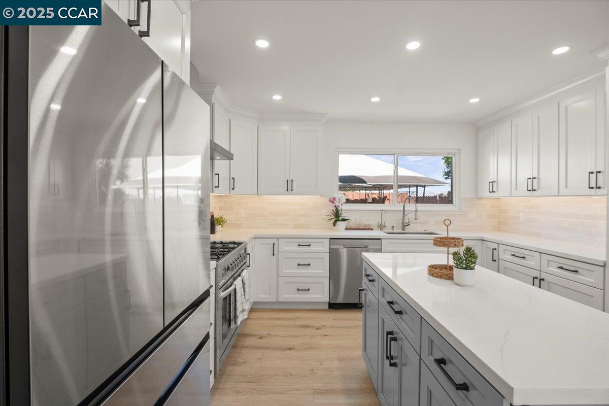 118 Cottonwood Ct, Hercules, California 94547, 3 Bedrooms Bedrooms, 8 Rooms Rooms,2 BathroomsBathrooms,Residential,For Sale,118 Cottonwood Ct,41106714