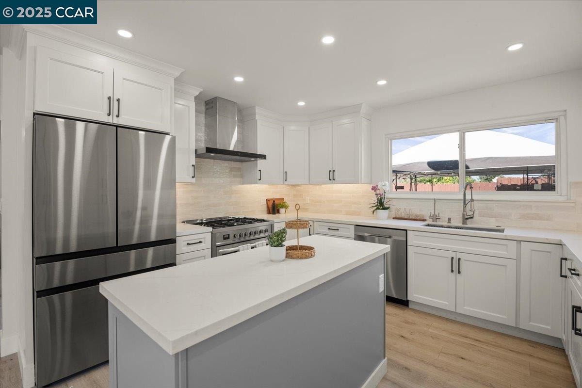 118 Cottonwood Ct, Hercules, California 94547, 3 Bedrooms Bedrooms, 8 Rooms Rooms,2 BathroomsBathrooms,Residential,For Sale,118 Cottonwood Ct,41106714