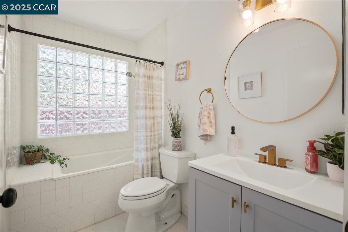 118 Cottonwood Ct, Hercules, California 94547, 3 Bedrooms Bedrooms, 8 Rooms Rooms,2 BathroomsBathrooms,Residential,For Sale,118 Cottonwood Ct,41106714