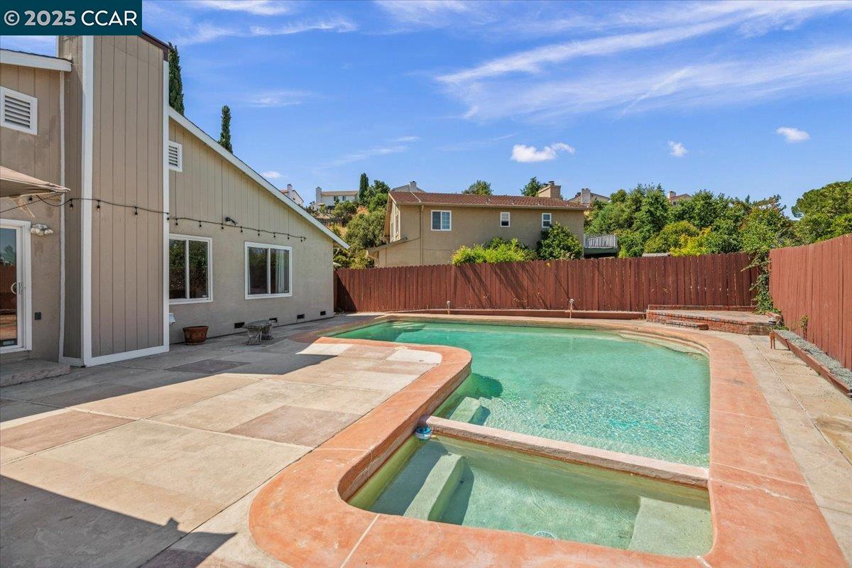 118 Cottonwood Ct, Hercules, California 94547, 3 Bedrooms Bedrooms, 8 Rooms Rooms,2 BathroomsBathrooms,Residential,For Sale,118 Cottonwood Ct,41106714