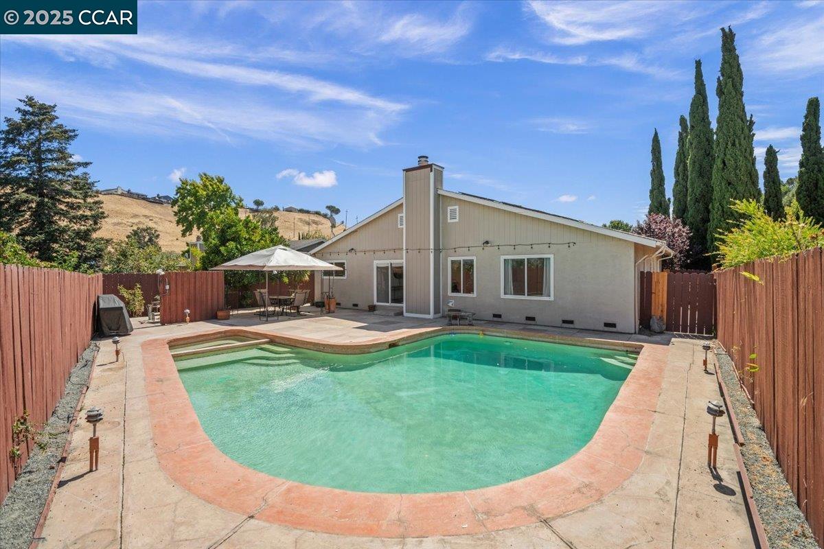 118 Cottonwood Ct, Hercules, California 94547, 3 Bedrooms Bedrooms, 8 Rooms Rooms,2 BathroomsBathrooms,Residential,For Sale,118 Cottonwood Ct,41106714