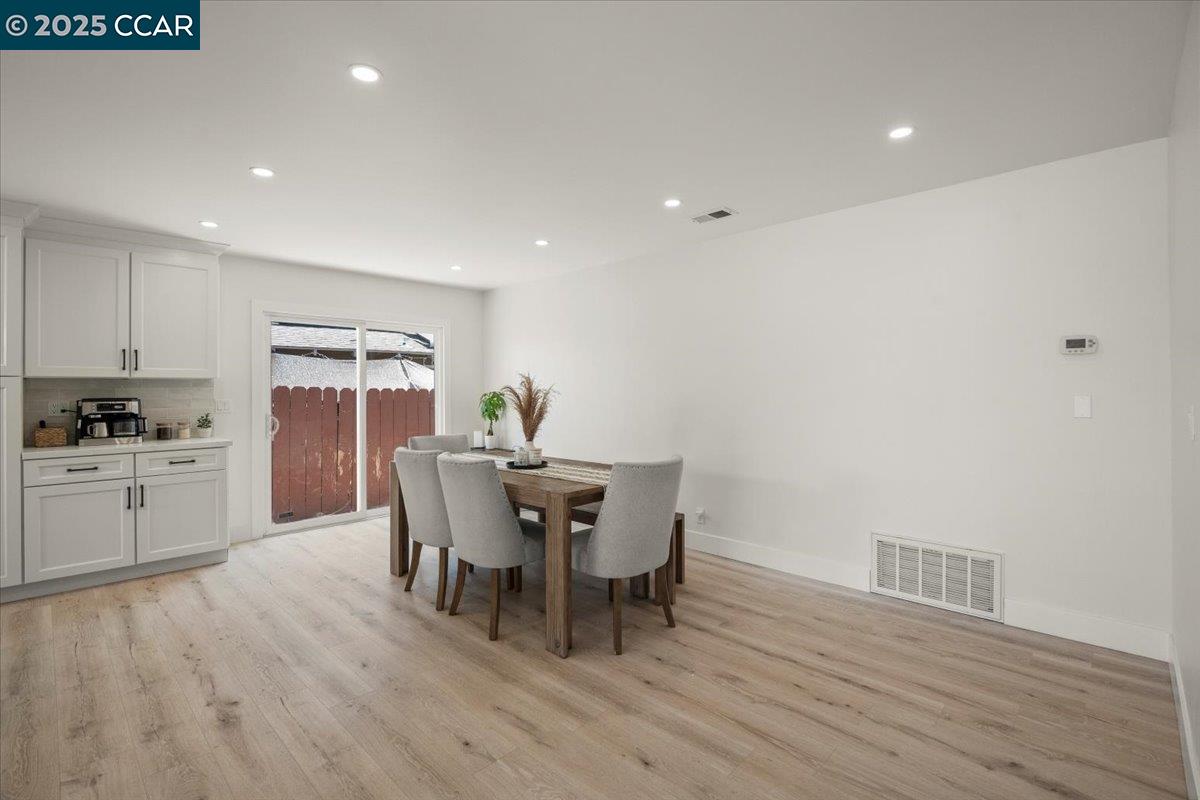 118 Cottonwood Ct, Hercules, California 94547, 3 Bedrooms Bedrooms, 8 Rooms Rooms,2 BathroomsBathrooms,Residential,For Sale,118 Cottonwood Ct,41106714