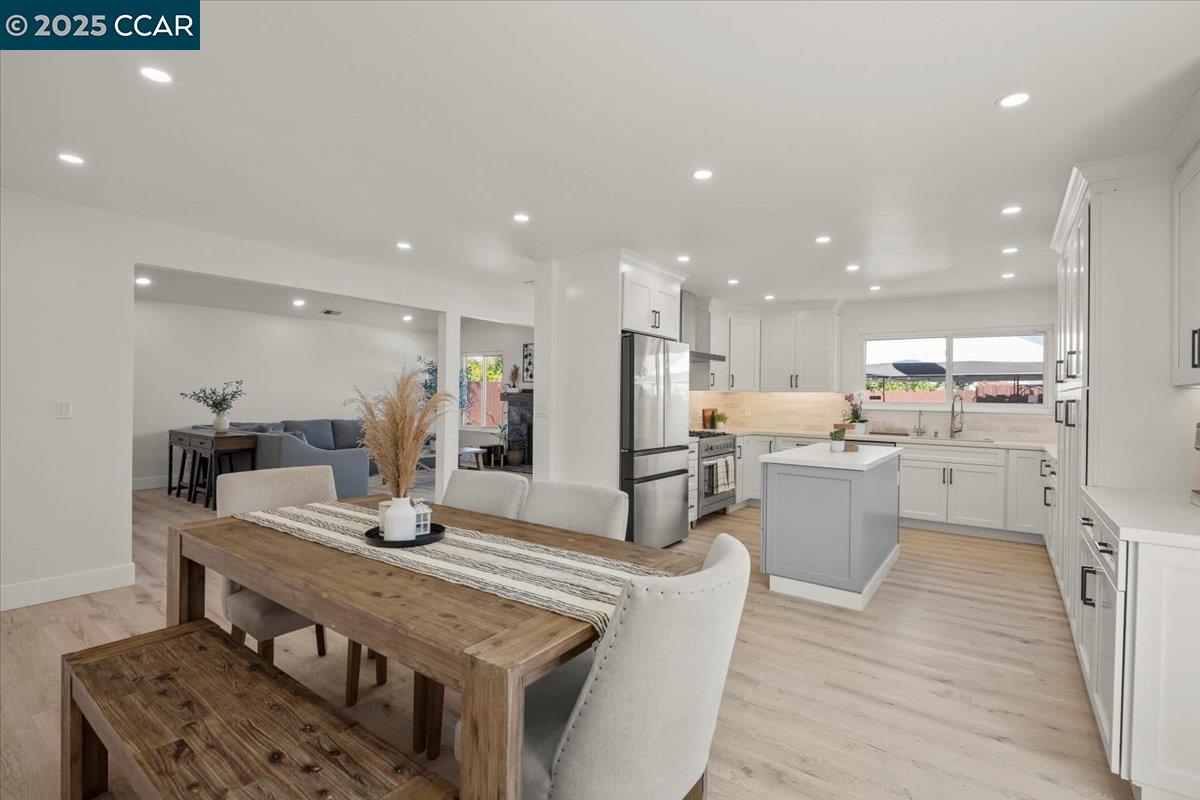 118 Cottonwood Ct, Hercules, California 94547, 3 Bedrooms Bedrooms, 8 Rooms Rooms,2 BathroomsBathrooms,Residential,For Sale,118 Cottonwood Ct,41106714
