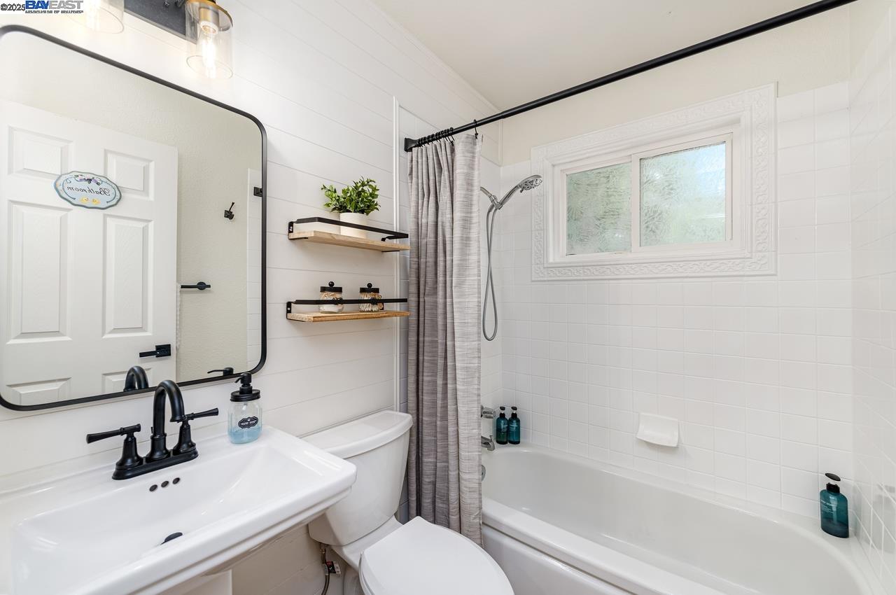5508 Connecticut Dr, Concord, California 94521, 3 Bedrooms Bedrooms, 5 Rooms Rooms,2 BathroomsBathrooms,Residential,For Sale,5508 Connecticut Dr,41106722