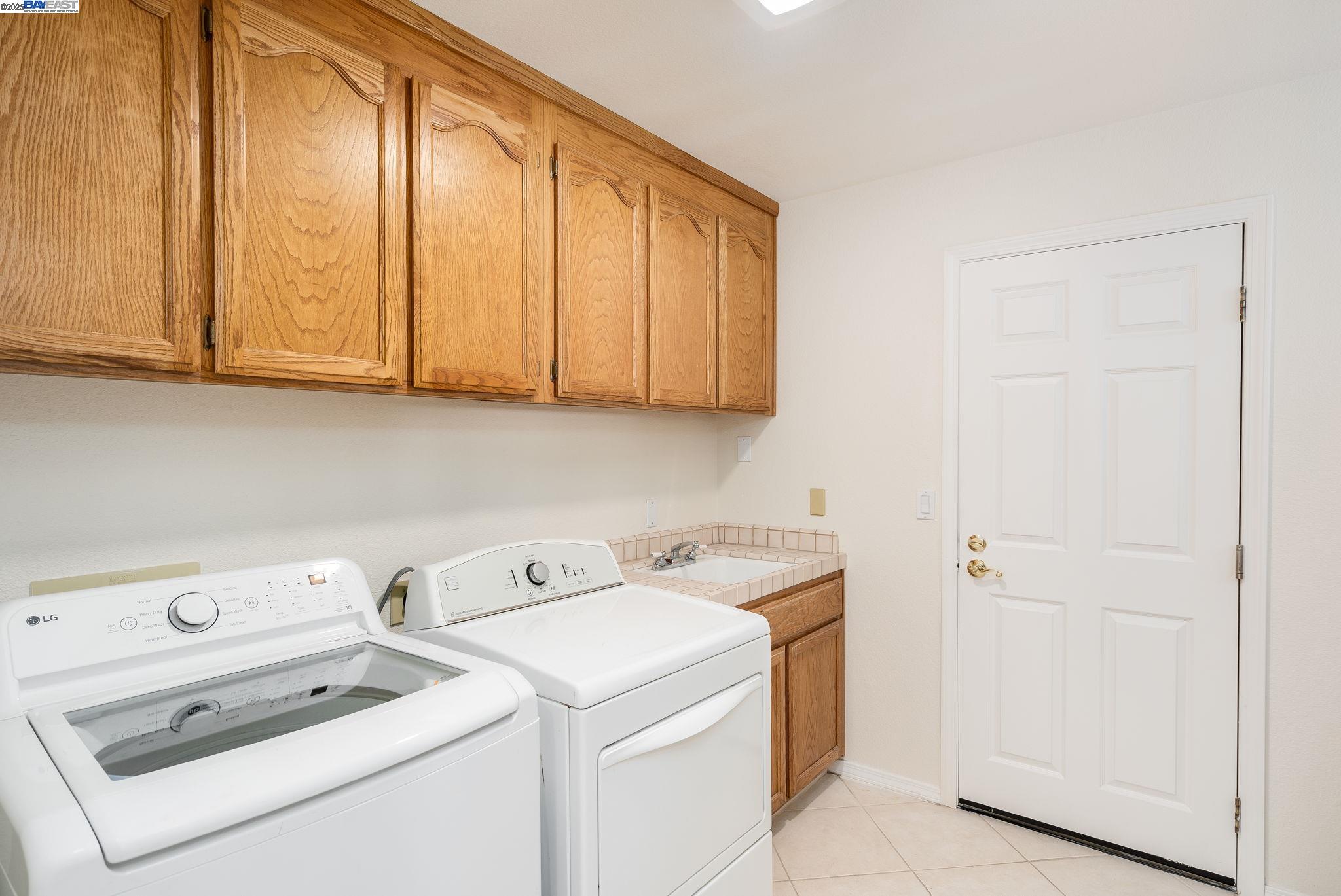 851 Independence Ct, Pleasanton, California 94566, 3 Bedrooms Bedrooms, 9 Rooms Rooms,3 BathroomsBathrooms,Residential,For Sale,851 Independence Ct,41106727