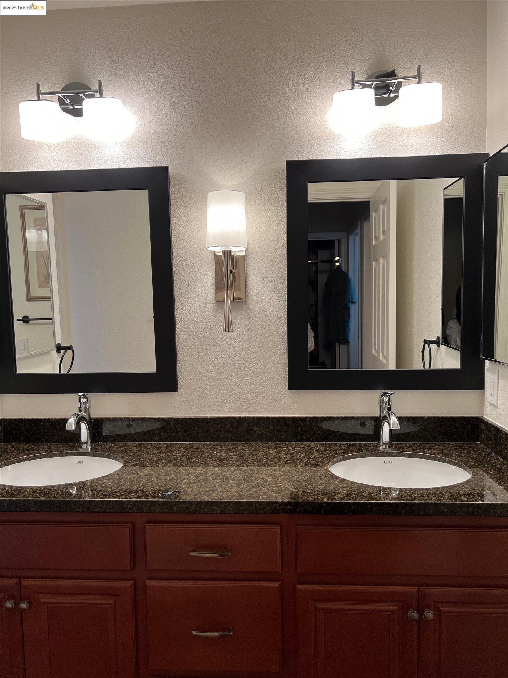 Detail Gallery Image 13 of 36 For 7 Kevin Ln, American Canyon,  CA 94503 - 4 Beds | 2/1 Baths