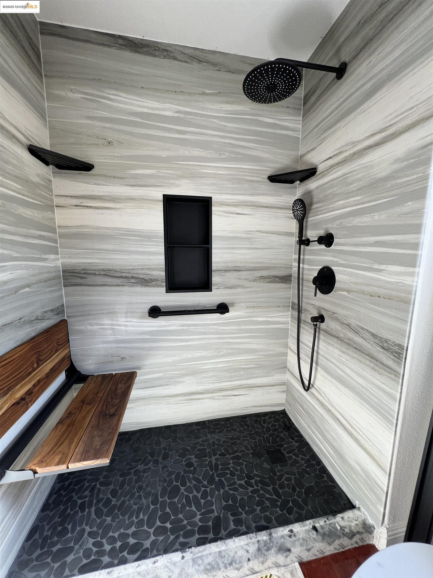 Detail Gallery Image 14 of 36 For 7 Kevin Ln, American Canyon,  CA 94503 - 4 Beds | 2/1 Baths