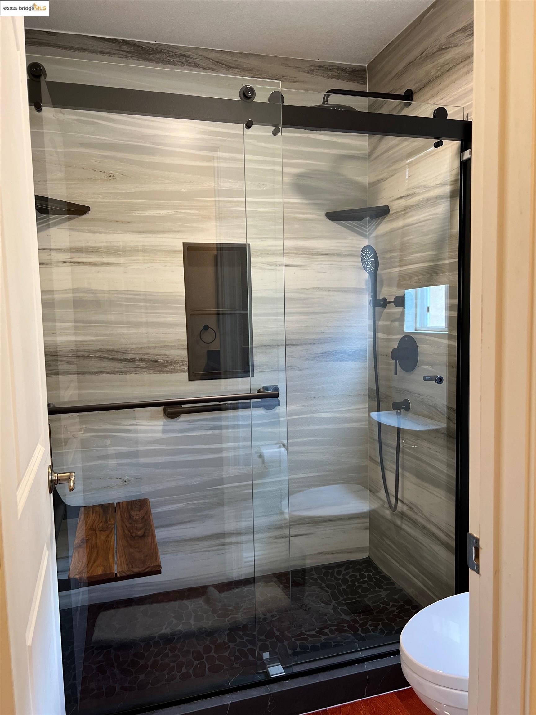 Detail Gallery Image 15 of 36 For 7 Kevin Ln, American Canyon,  CA 94503 - 4 Beds | 2/1 Baths