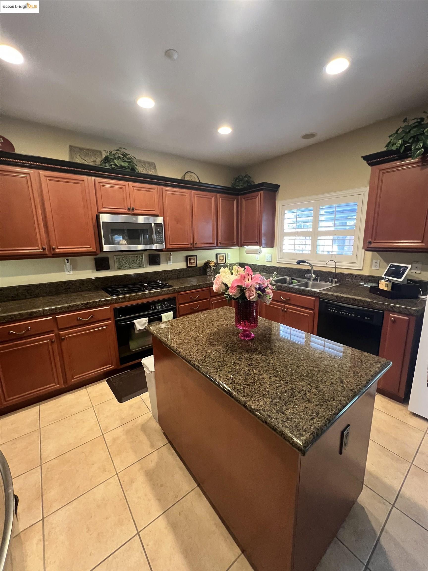 Detail Gallery Image 23 of 36 For 7 Kevin Ln, American Canyon,  CA 94503 - 4 Beds | 2/1 Baths