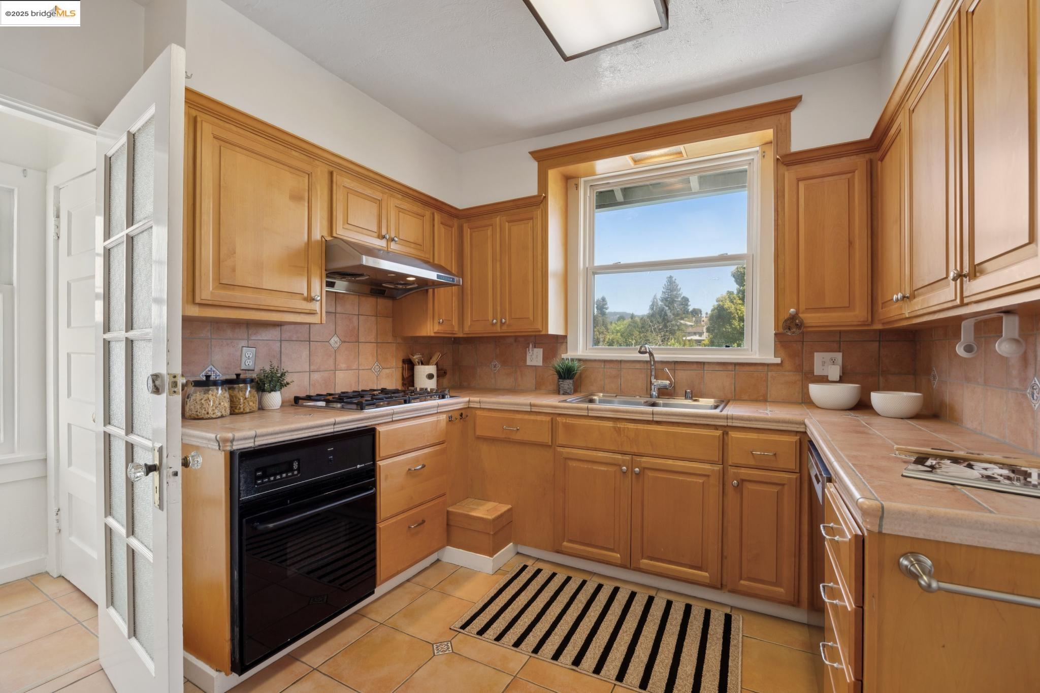 632 Valle Vista Ave, Oakland, California 94610, 3 Bedrooms Bedrooms, 6 Rooms Rooms,2 BathroomsBathrooms,Residential,For Sale,632 Valle Vista Ave,41106734