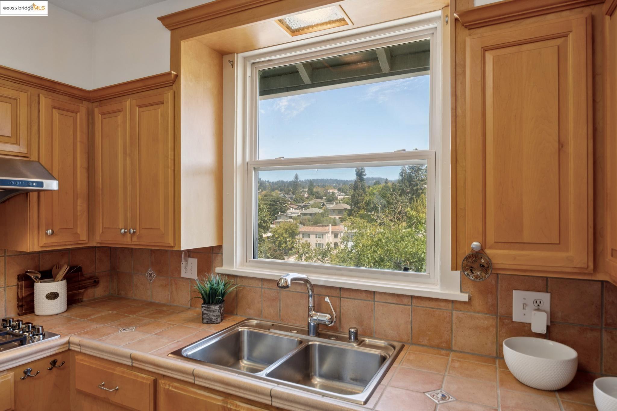 632 Valle Vista Ave, Oakland, California 94610, 3 Bedrooms Bedrooms, 6 Rooms Rooms,2 BathroomsBathrooms,Residential,For Sale,632 Valle Vista Ave,41106734