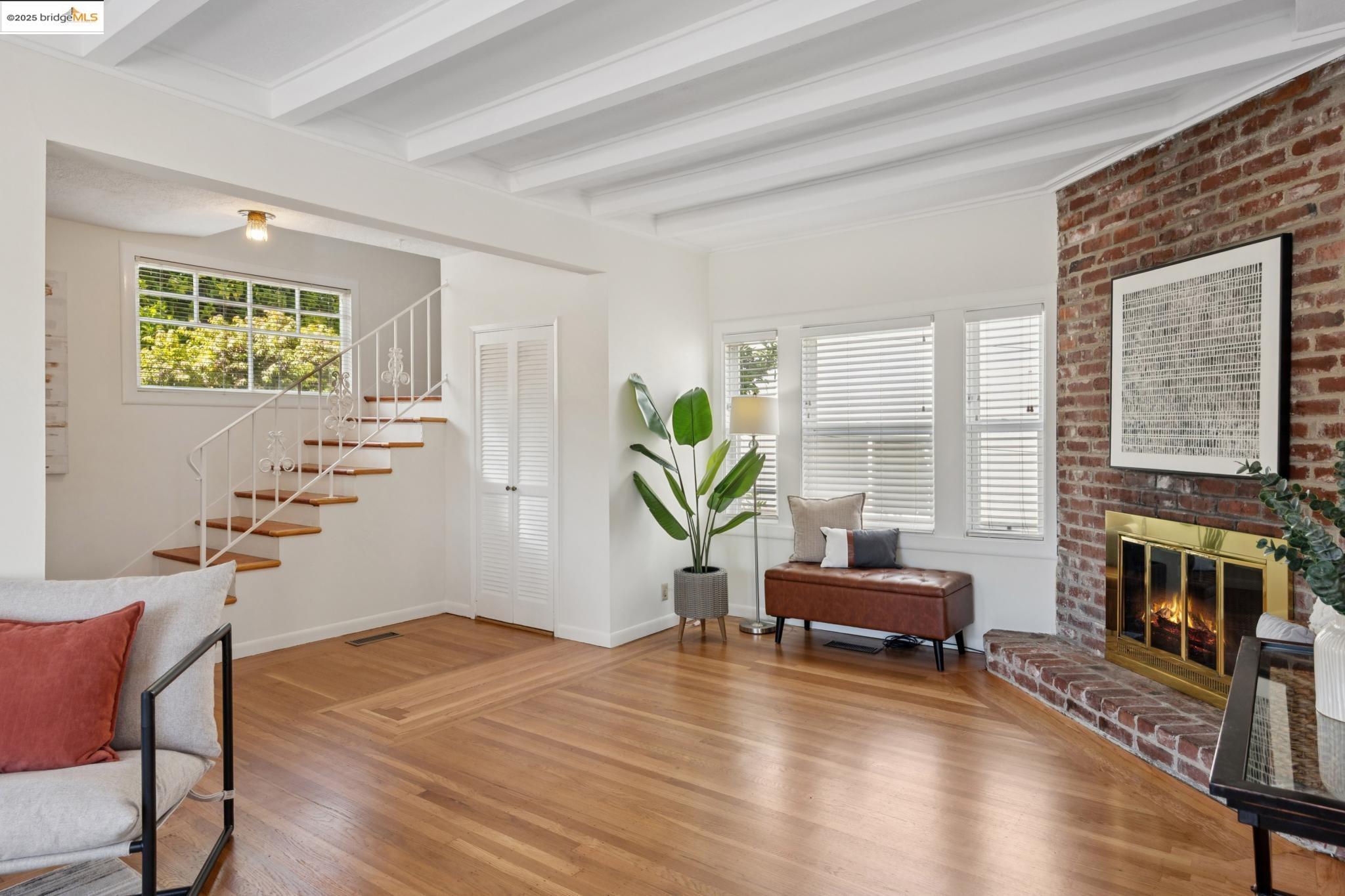 632 Valle Vista Ave, Oakland, California 94610, 3 Bedrooms Bedrooms, 6 Rooms Rooms,2 BathroomsBathrooms,Residential,For Sale,632 Valle Vista Ave,41106734