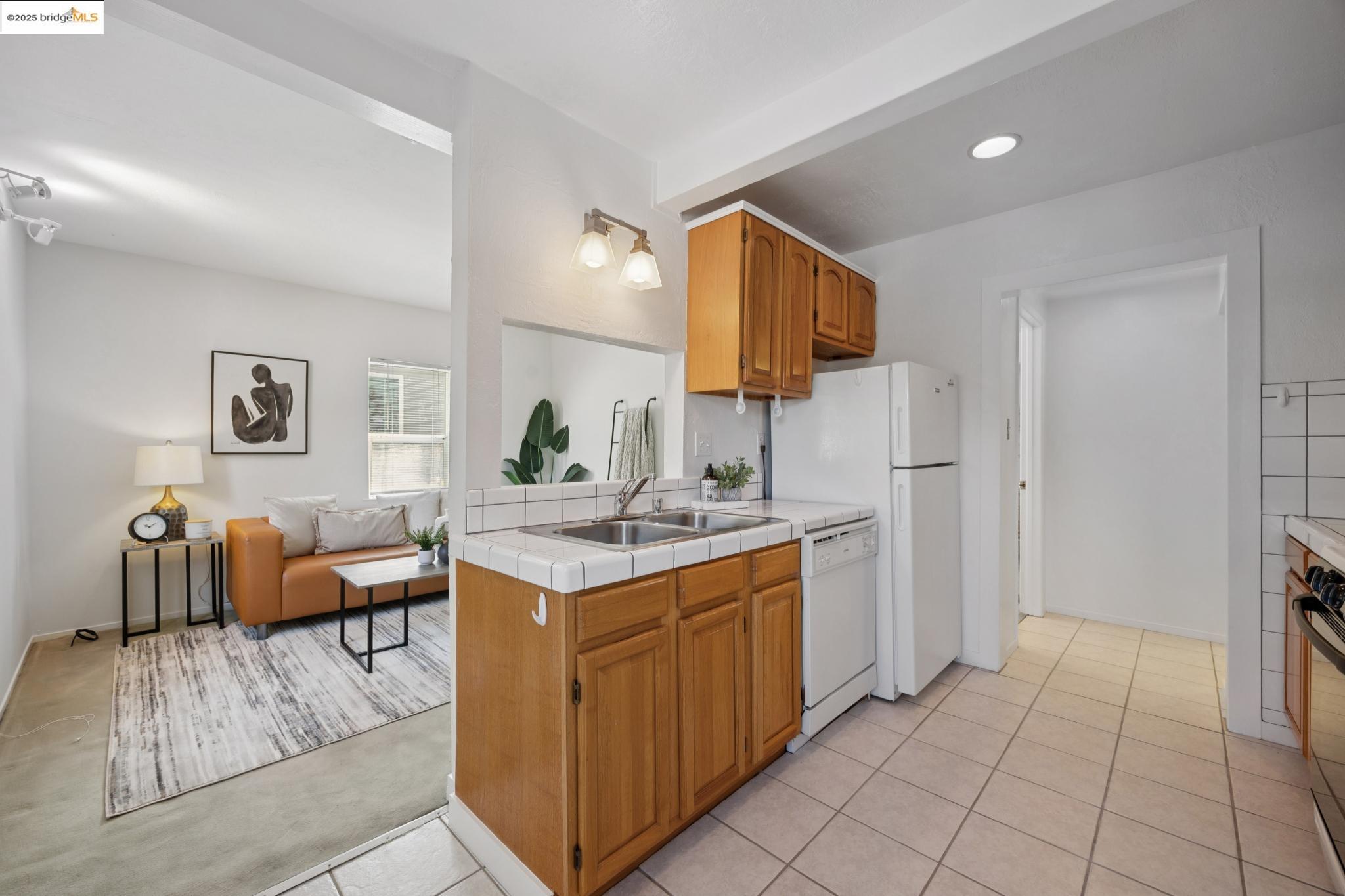 632 Valle Vista Ave, Oakland, California 94610, 3 Bedrooms Bedrooms, 6 Rooms Rooms,2 BathroomsBathrooms,Residential,For Sale,632 Valle Vista Ave,41106734