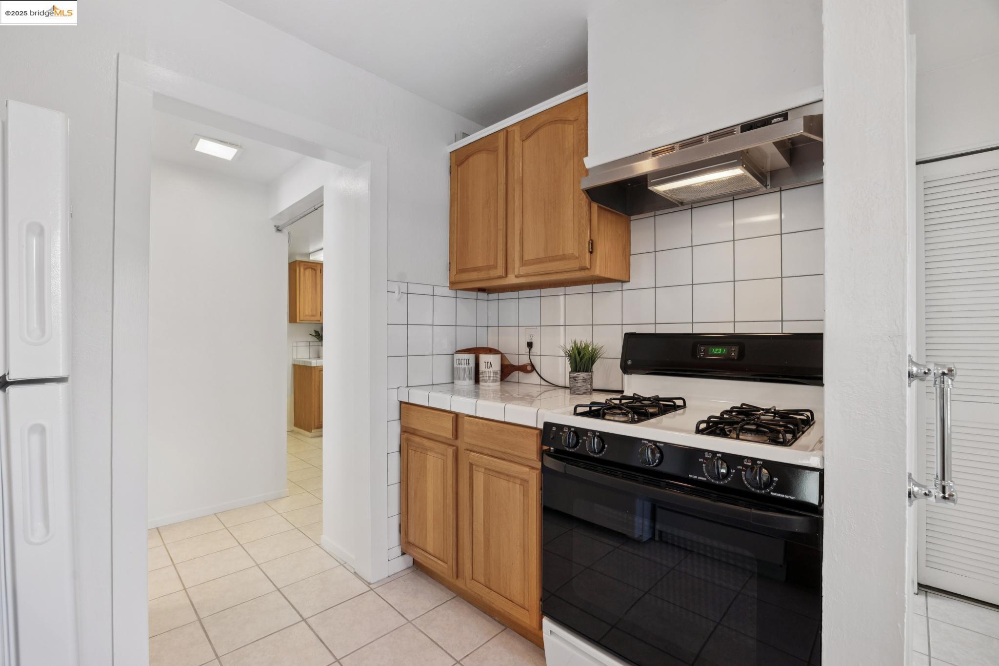 632 Valle Vista Ave, Oakland, California 94610, 3 Bedrooms Bedrooms, 6 Rooms Rooms,2 BathroomsBathrooms,Residential,For Sale,632 Valle Vista Ave,41106734