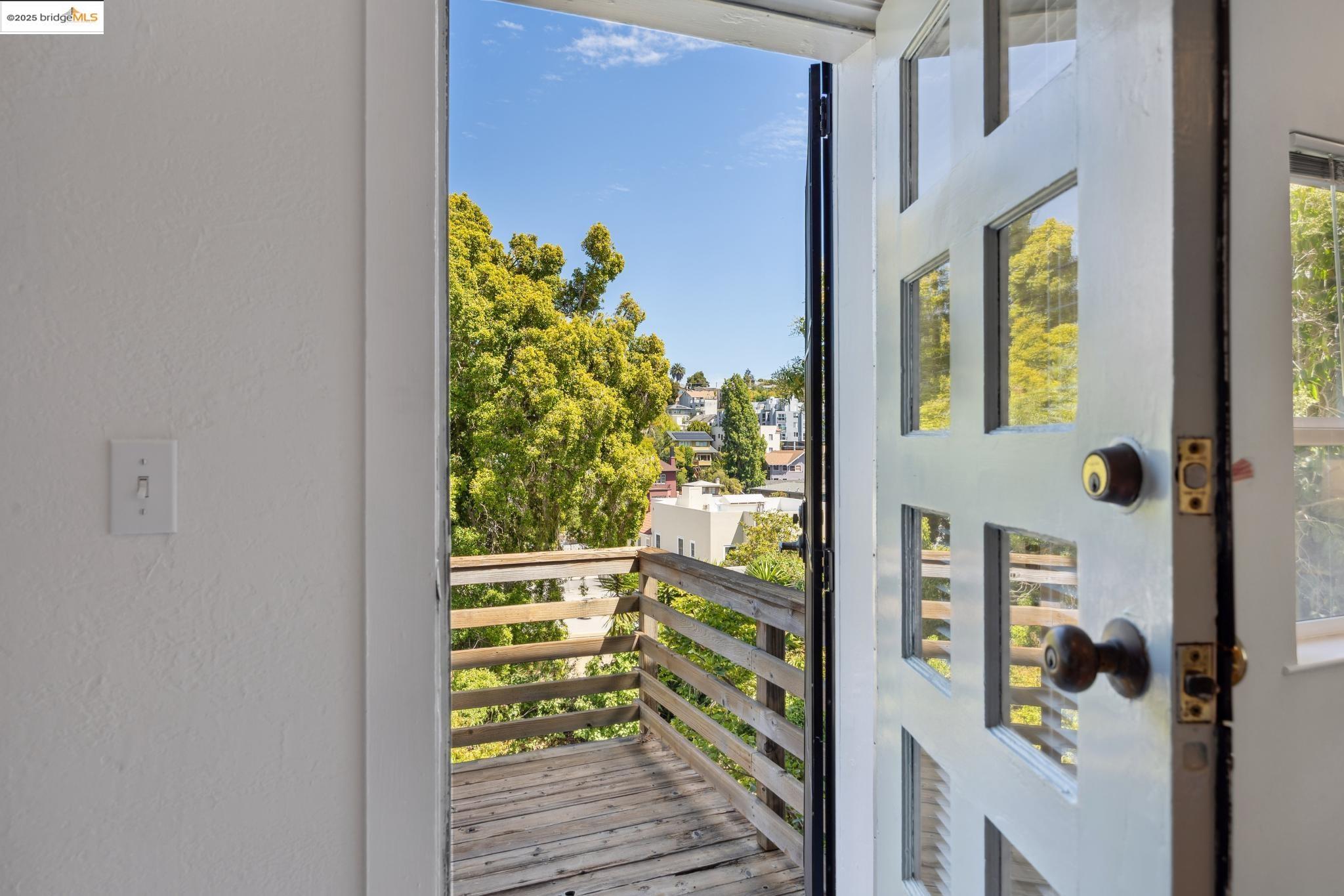 632 Valle Vista Ave, Oakland, California 94610, 3 Bedrooms Bedrooms, 6 Rooms Rooms,2 BathroomsBathrooms,Residential,For Sale,632 Valle Vista Ave,41106734