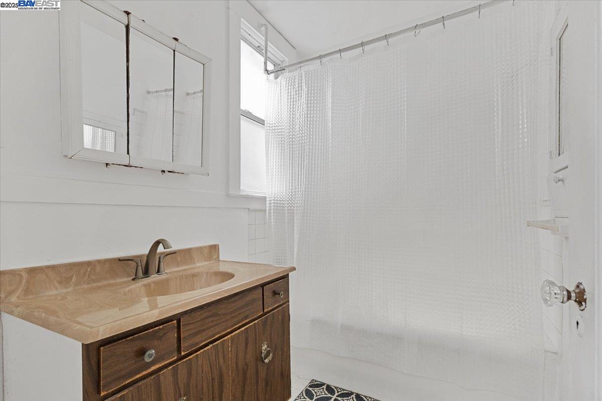40 Acton St, Daly City, California 94014, 3 Bedrooms Bedrooms, 6 Rooms Rooms,2 BathroomsBathrooms,Residential,For Sale,40 Acton St,41106735