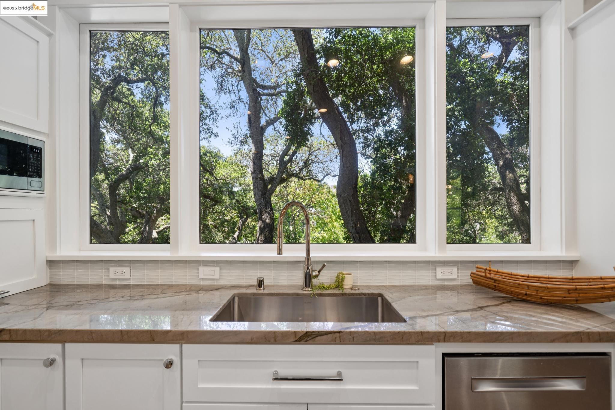 Detail Gallery Image 18 of 55 For 45 Glen Alpine, Piedmont,  CA 94611 - 8 Beds | 6/1 Baths