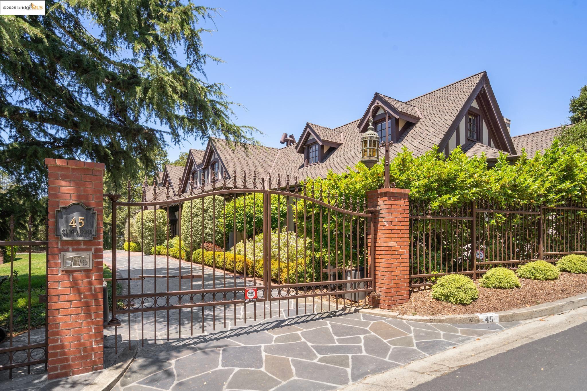Detail Gallery Image 3 of 55 For 45 Glen Alpine, Piedmont,  CA 94611 - 8 Beds | 6/1 Baths