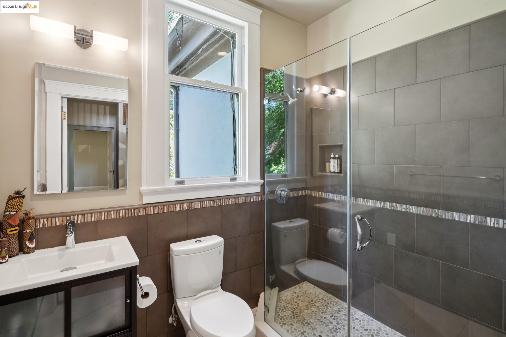 Detail Gallery Image 36 of 55 For 45 Glen Alpine, Piedmont,  CA 94611 - 8 Beds | 6/1 Baths