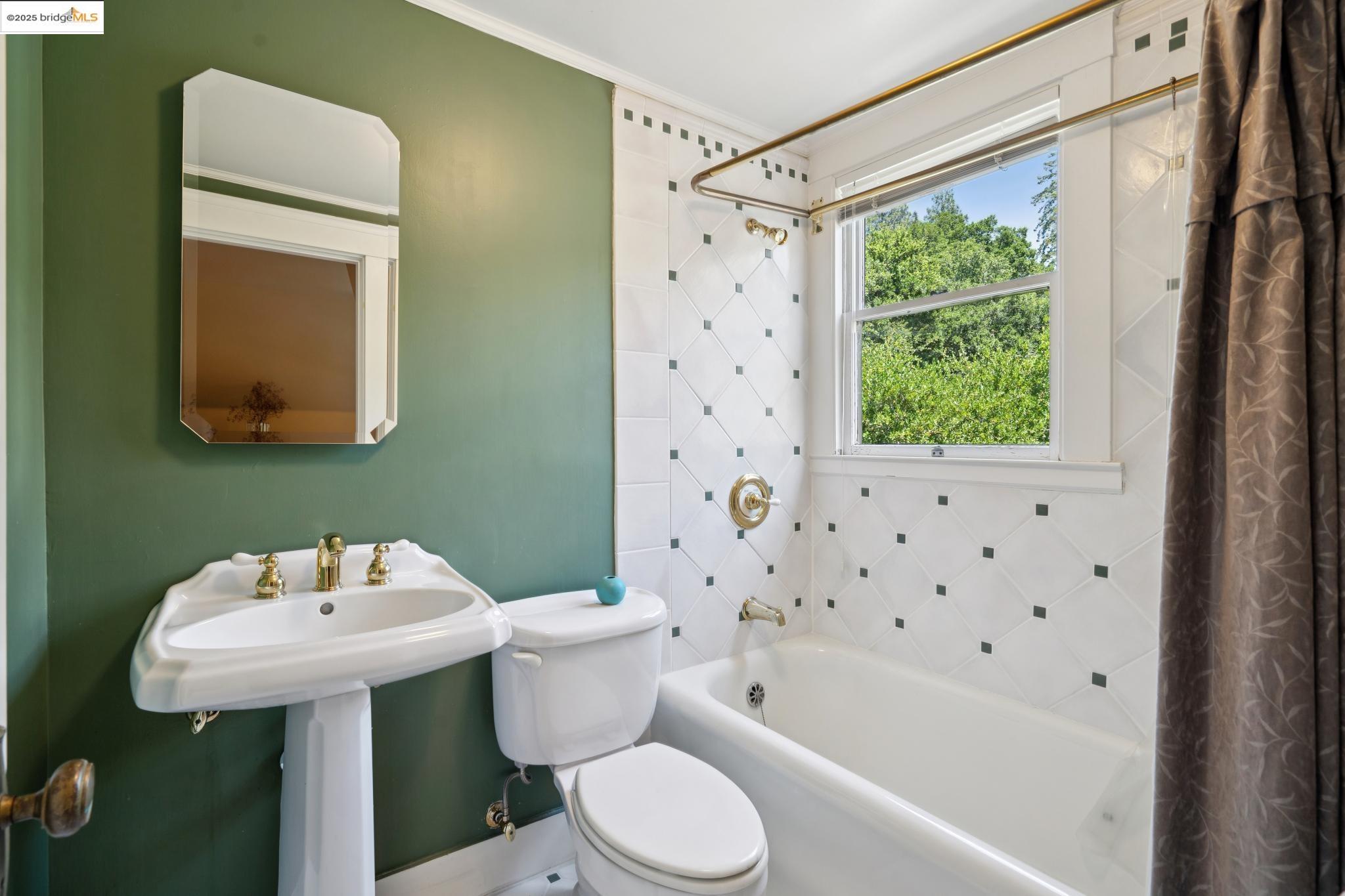 Detail Gallery Image 40 of 55 For 45 Glen Alpine, Piedmont,  CA 94611 - 8 Beds | 6/1 Baths
