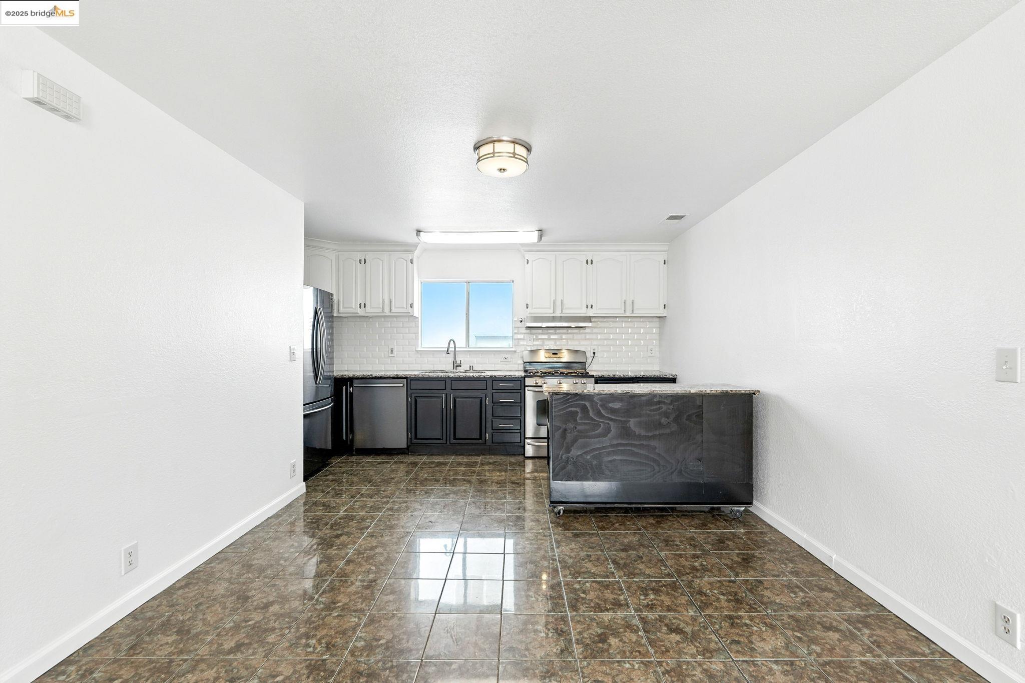 1011 Coalport St., San Pablo, California 94806, 4 Bedrooms Bedrooms, 8 Rooms Rooms,2 BathroomsBathrooms,Residential,For Sale,1011 Coalport St.,41106740