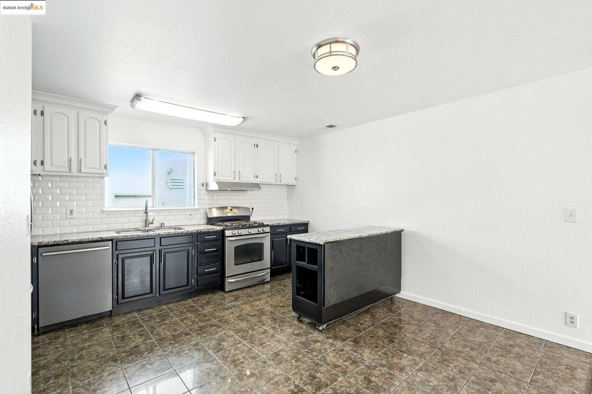 1011 Coalport St., San Pablo, California 94806, 4 Bedrooms Bedrooms, 8 Rooms Rooms,2 BathroomsBathrooms,Residential,For Sale,1011 Coalport St.,41106740