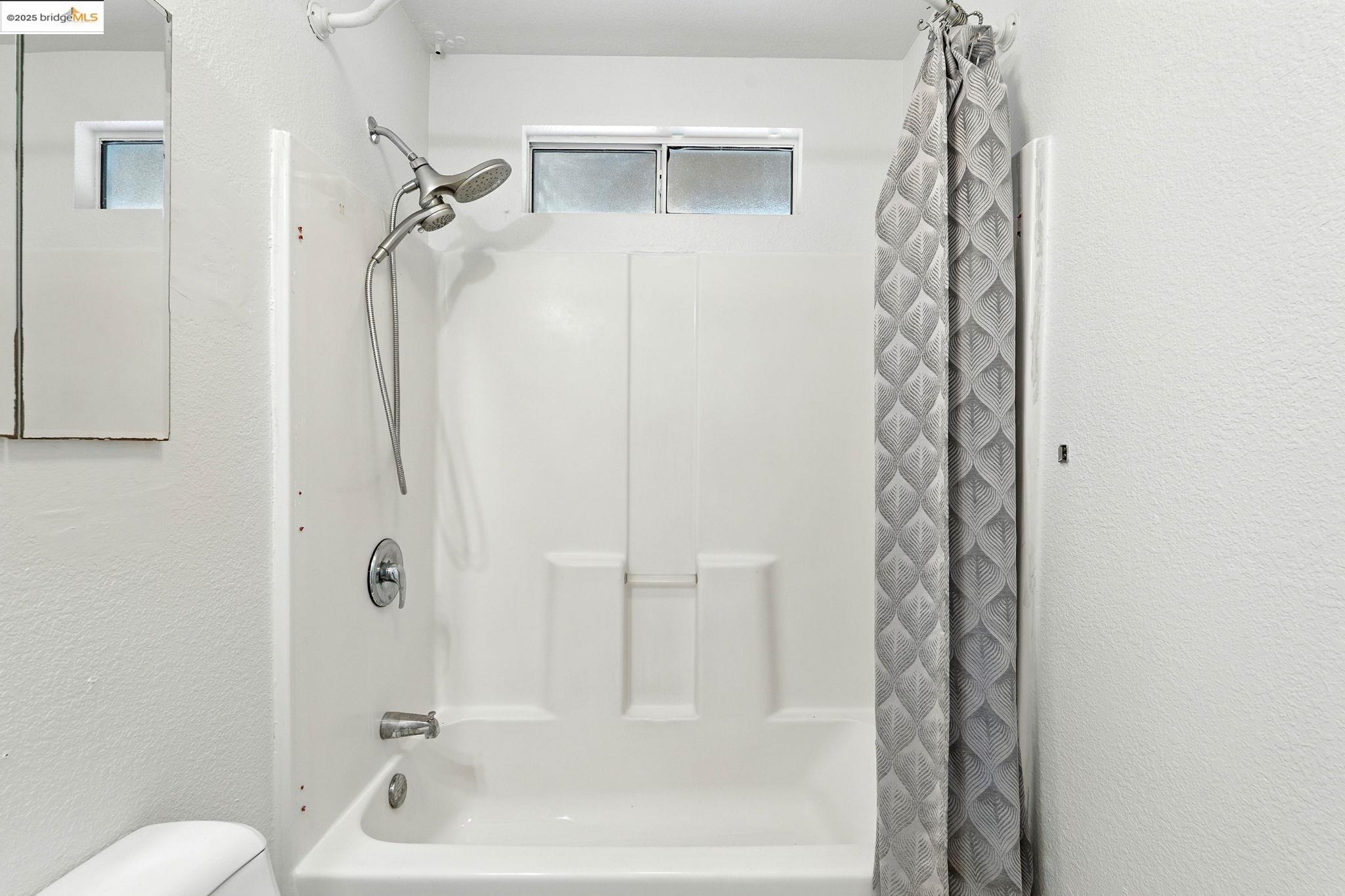 1011 Coalport St., San Pablo, California 94806, 4 Bedrooms Bedrooms, 8 Rooms Rooms,2 BathroomsBathrooms,Residential,For Sale,1011 Coalport St.,41106740