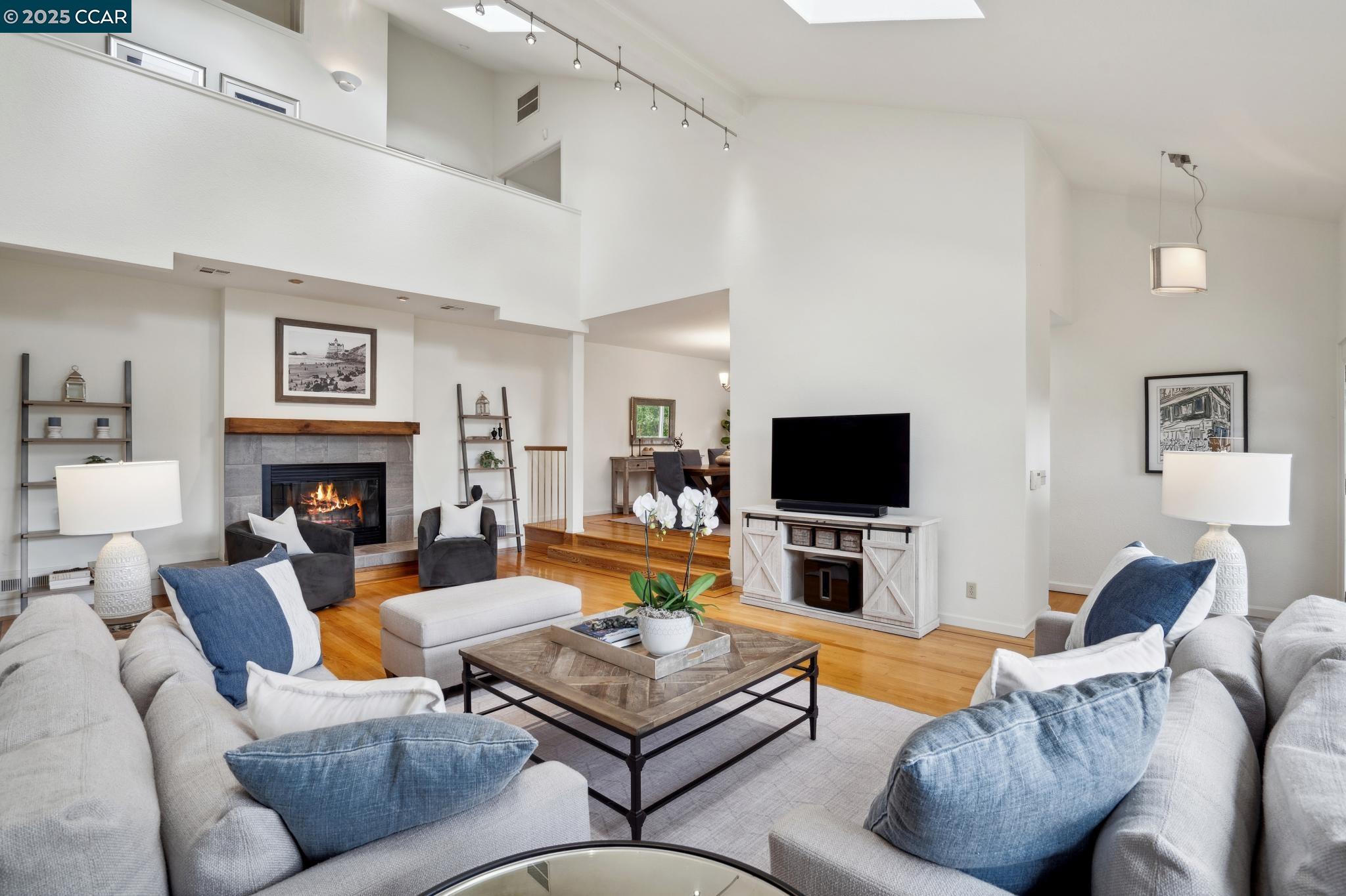 3555 Old Mountain View Dr, Lafayette, California 94549, 5 Bedrooms Bedrooms, 10 Rooms Rooms,3 BathroomsBathrooms,Residential Lease,For Rent,3555 Old Mountain View Dr,41106741