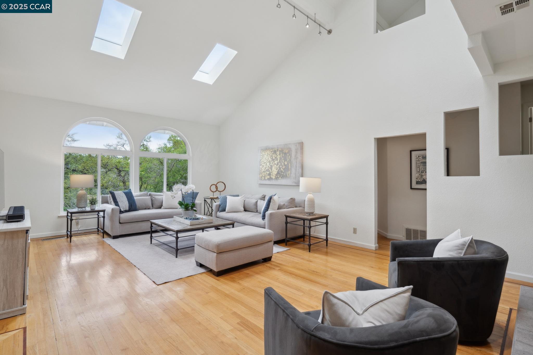 3555 Old Mountain View Dr, Lafayette, California 94549, 5 Bedrooms Bedrooms, 10 Rooms Rooms,3 BathroomsBathrooms,Residential Lease,For Rent,3555 Old Mountain View Dr,41106741