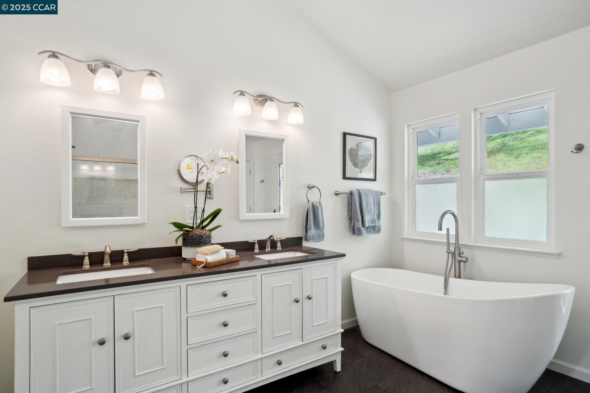 3555 Old Mountain View Dr, Lafayette, California 94549, 5 Bedrooms Bedrooms, 10 Rooms Rooms,3 BathroomsBathrooms,Residential Lease,For Rent,3555 Old Mountain View Dr,41106741