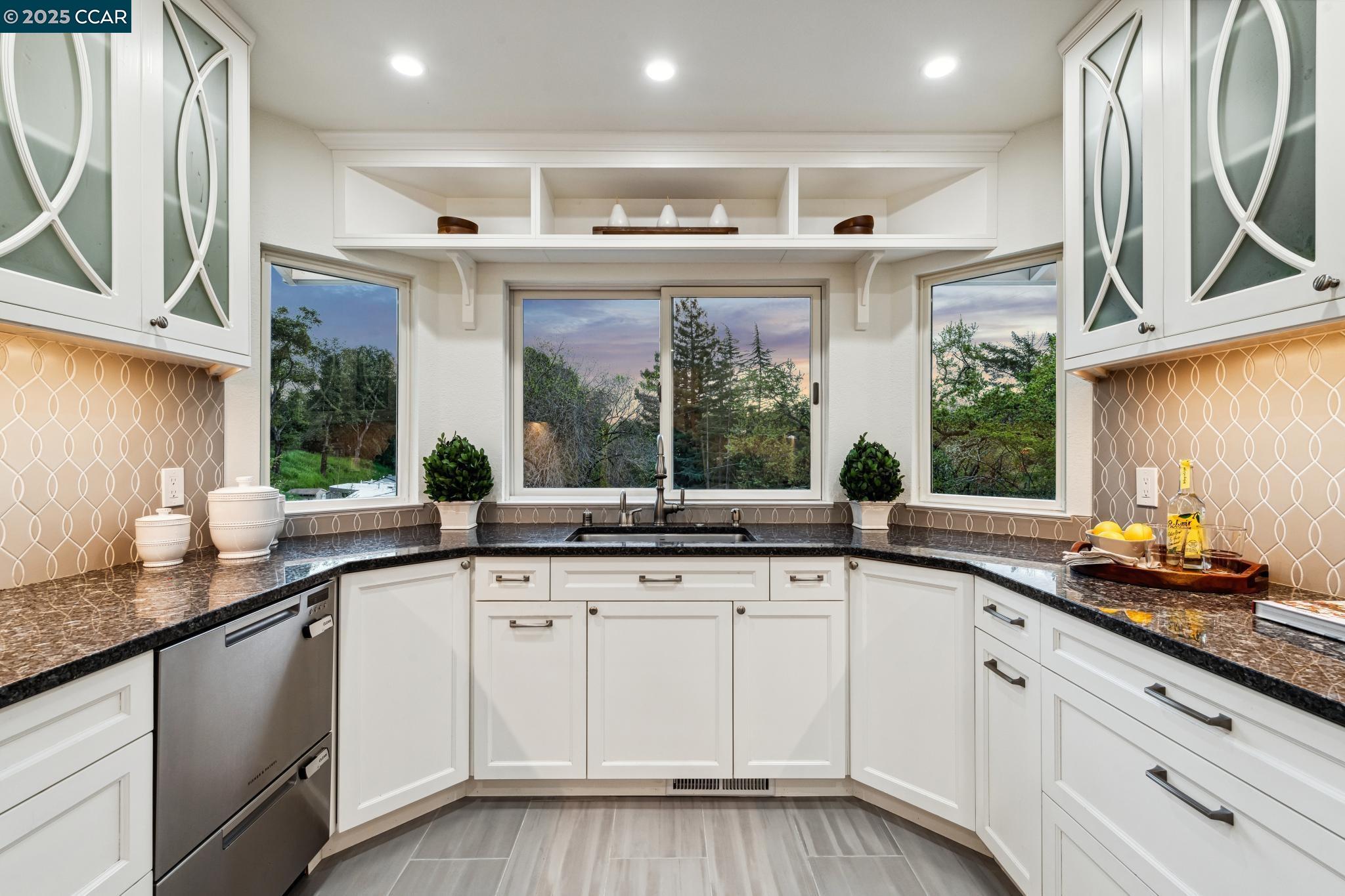 3555 Old Mountain View Dr, Lafayette, California 94549, 5 Bedrooms Bedrooms, 10 Rooms Rooms,3 BathroomsBathrooms,Residential Lease,For Rent,3555 Old Mountain View Dr,41106741
