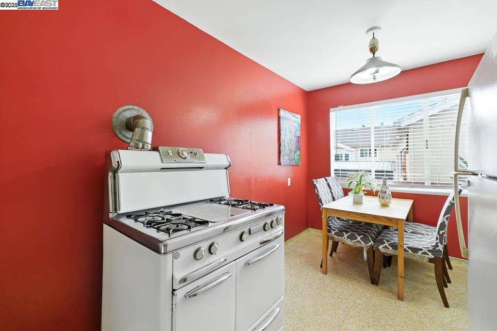 1677 Johnson St, San Leandro, California 94577, 3 Bedrooms Bedrooms, 5 Rooms Rooms,1 BathroomBathrooms,Residential,For Sale,1677 Johnson St,41106743
