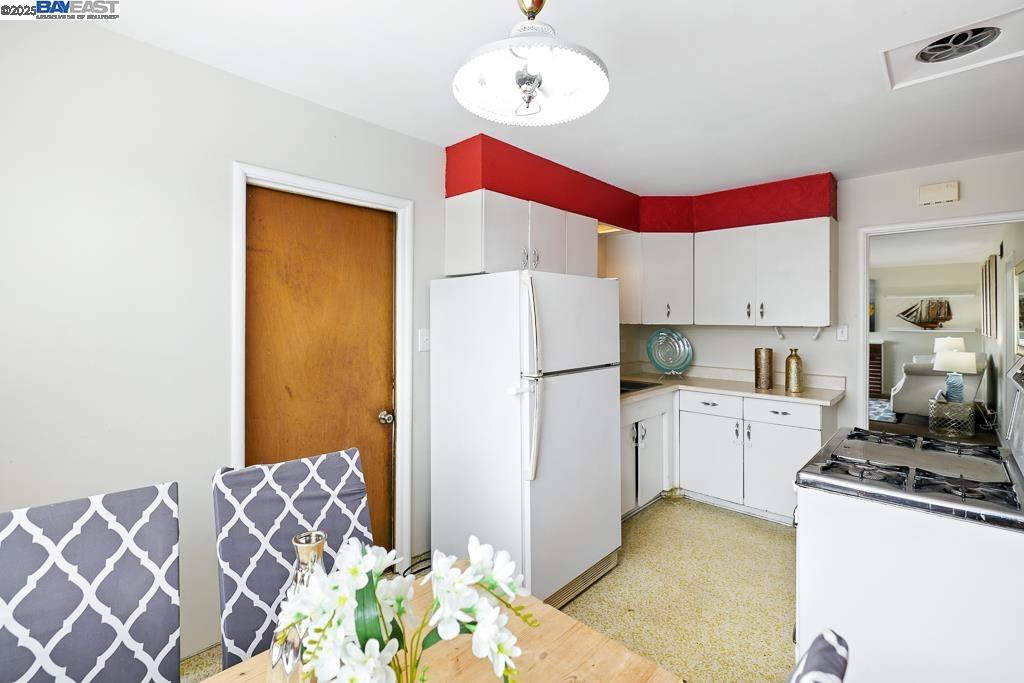 1677 Johnson St, San Leandro, California 94577, 3 Bedrooms Bedrooms, 5 Rooms Rooms,1 BathroomBathrooms,Residential,For Sale,1677 Johnson St,41106743
