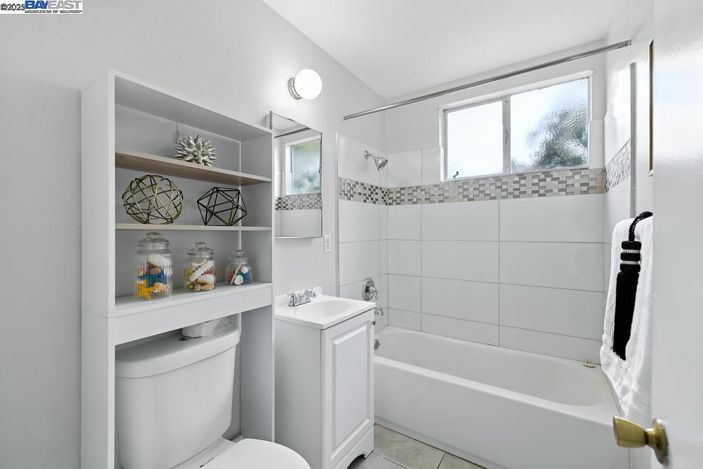 1677 Johnson St, San Leandro, California 94577, 3 Bedrooms Bedrooms, 5 Rooms Rooms,1 BathroomBathrooms,Residential,For Sale,1677 Johnson St,41106743