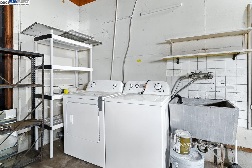 1677 Johnson St, San Leandro, California 94577, 3 Bedrooms Bedrooms, 5 Rooms Rooms,1 BathroomBathrooms,Residential,For Sale,1677 Johnson St,41106743