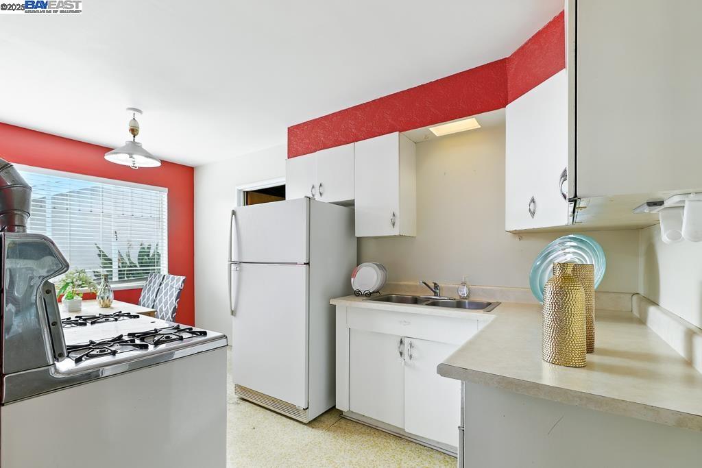 1677 Johnson St, San Leandro, California 94577, 3 Bedrooms Bedrooms, 5 Rooms Rooms,1 BathroomBathrooms,Residential,For Sale,1677 Johnson St,41106743