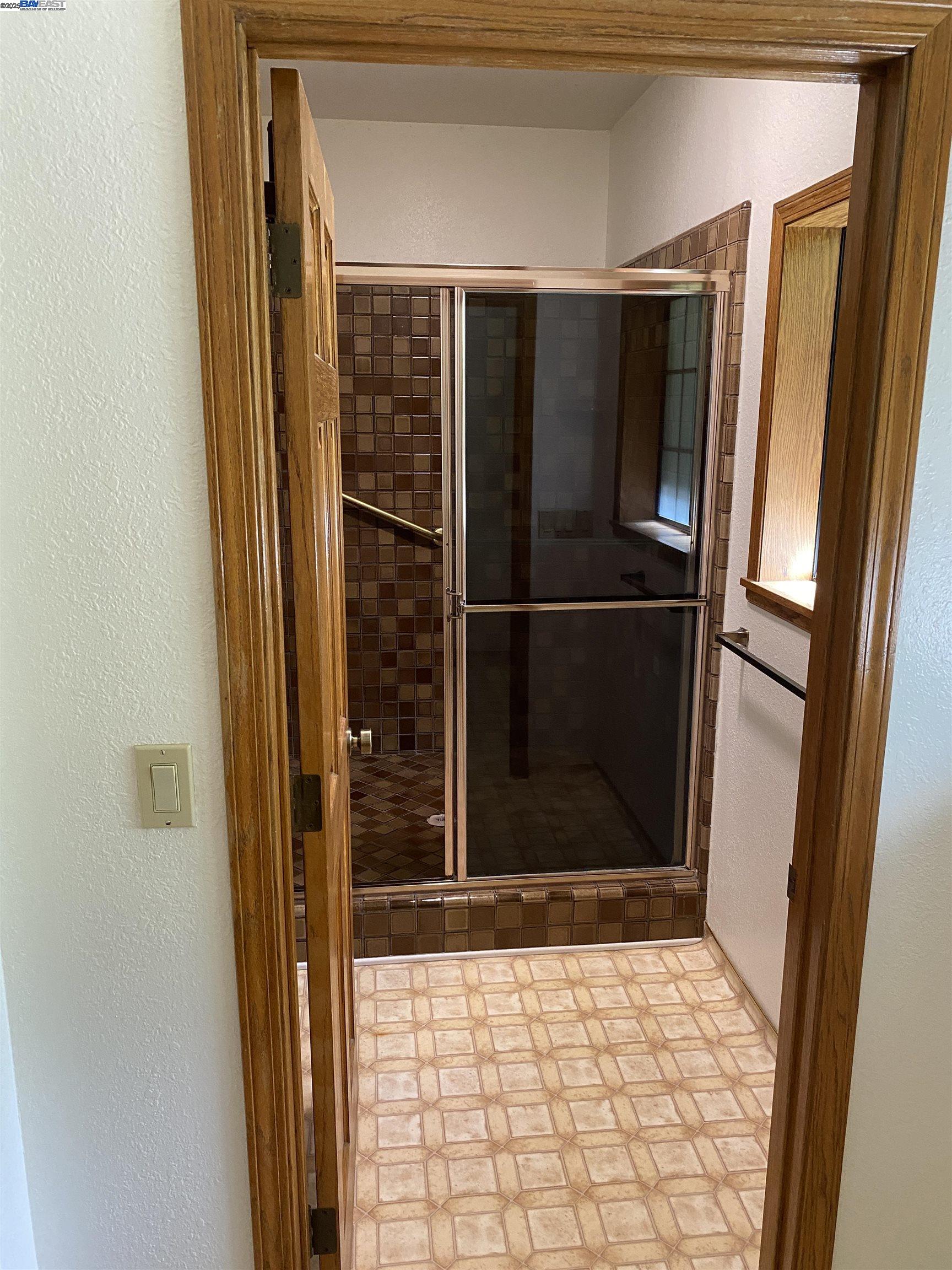 Detail Gallery Image 16 of 38 For 11 Foothill Lane, Pleasanton,  CA 94588 - 4 Beds | 4 Baths