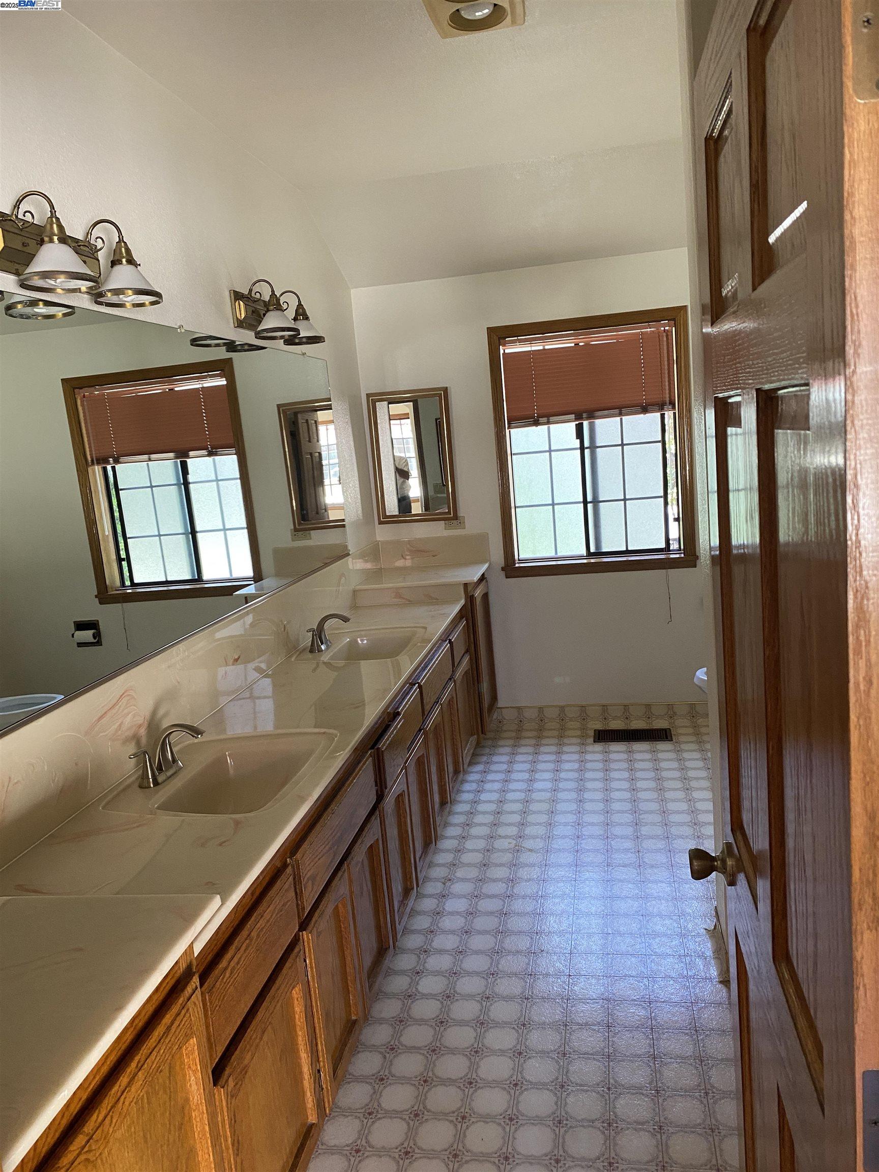Detail Gallery Image 20 of 38 For 11 Foothill Lane, Pleasanton,  CA 94588 - 4 Beds | 4 Baths
