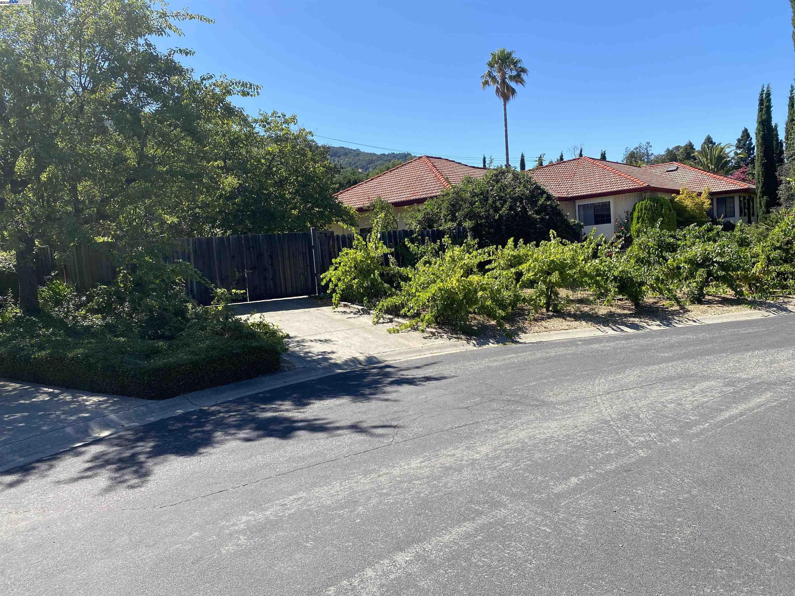 Detail Gallery Image 36 of 38 For 11 Foothill Lane, Pleasanton,  CA 94588 - 4 Beds | 4 Baths