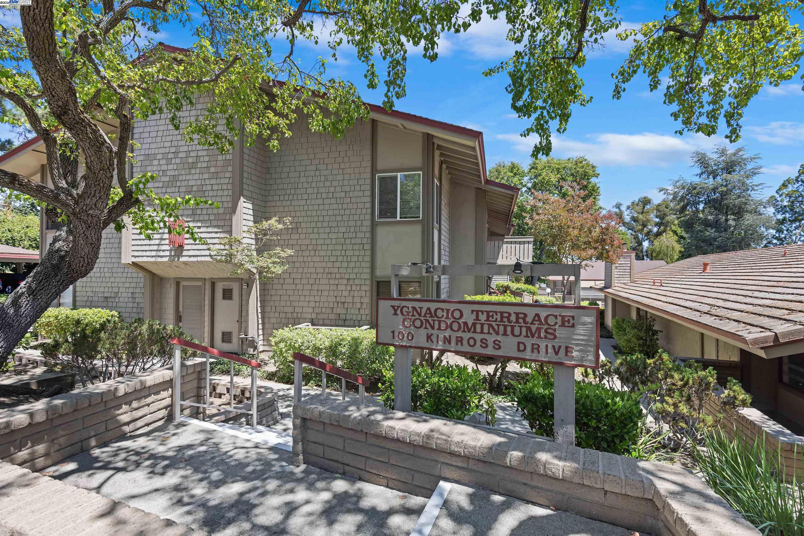 Detail Gallery Image 1 of 1 For 100 Kinross Drive #42,  Walnut Creek,  CA 94598 - 2 Beds | 2 Baths