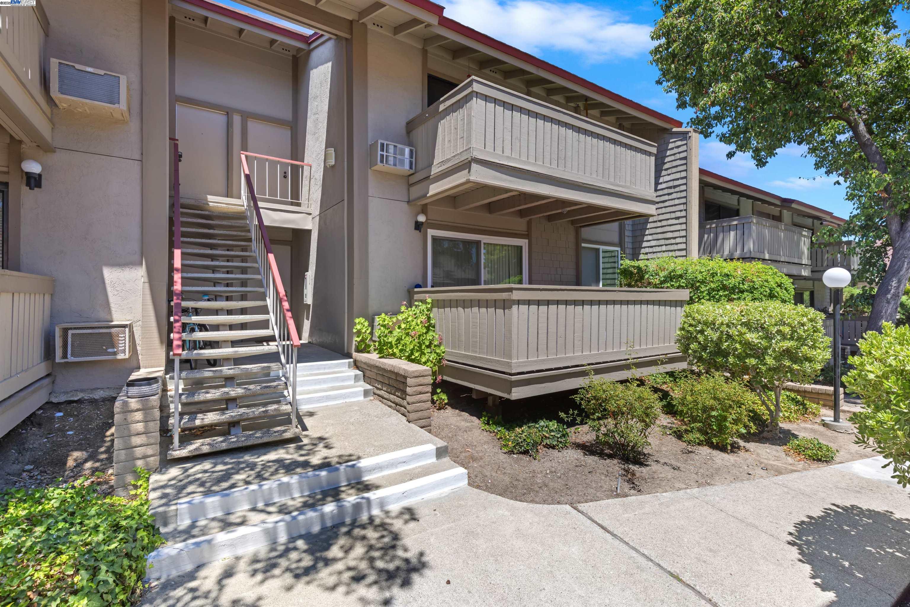 100 Kinross Drive # 42, Walnut Creek, California 94598, 2 Bedrooms Bedrooms, 6 Rooms Rooms,2 BathroomsBathrooms,Residential,For Sale,100 Kinross Drive # 42,41106749