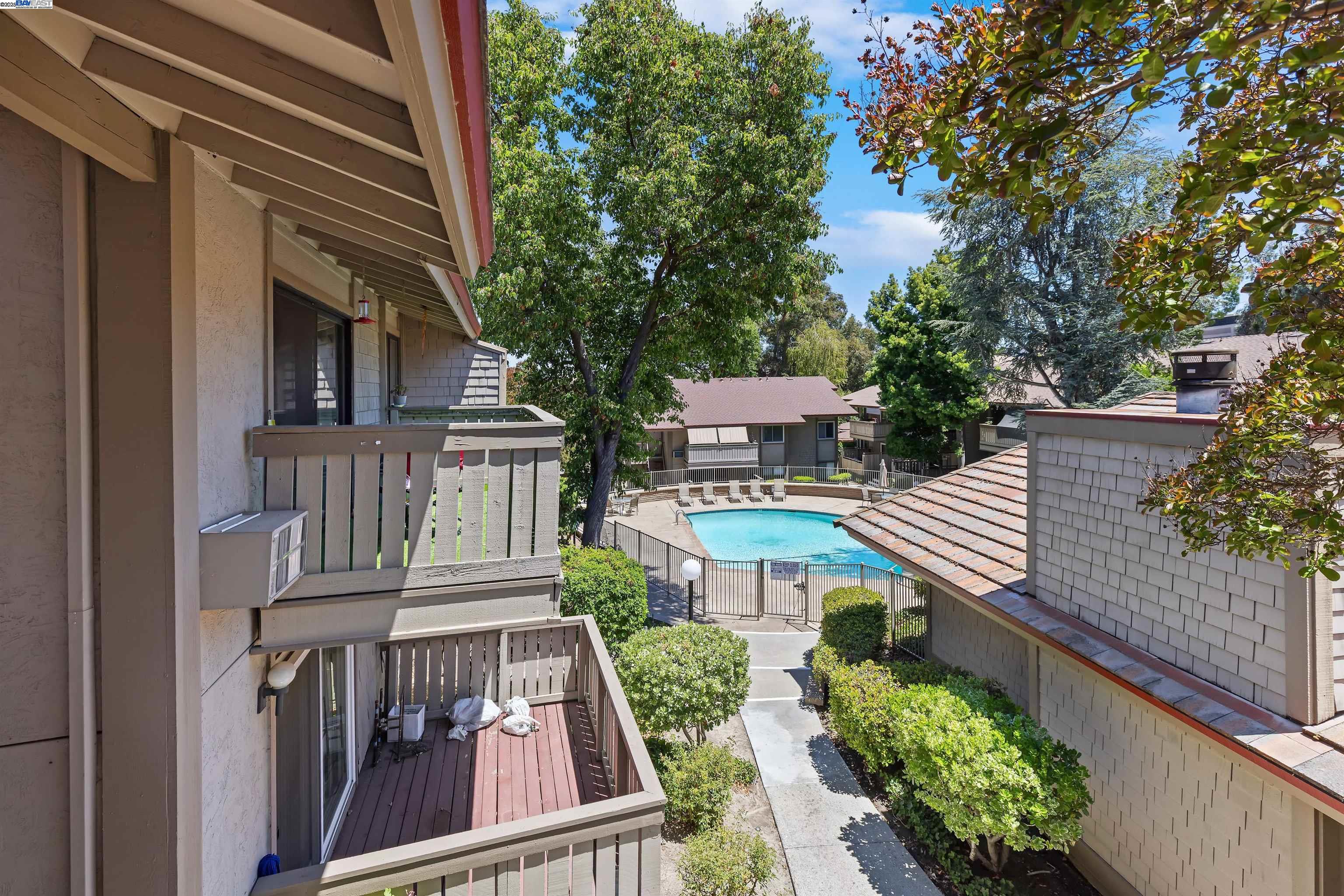 100 Kinross Drive # 42, Walnut Creek, California 94598, 2 Bedrooms Bedrooms, 6 Rooms Rooms,2 BathroomsBathrooms,Residential,For Sale,100 Kinross Drive # 42,41106749
