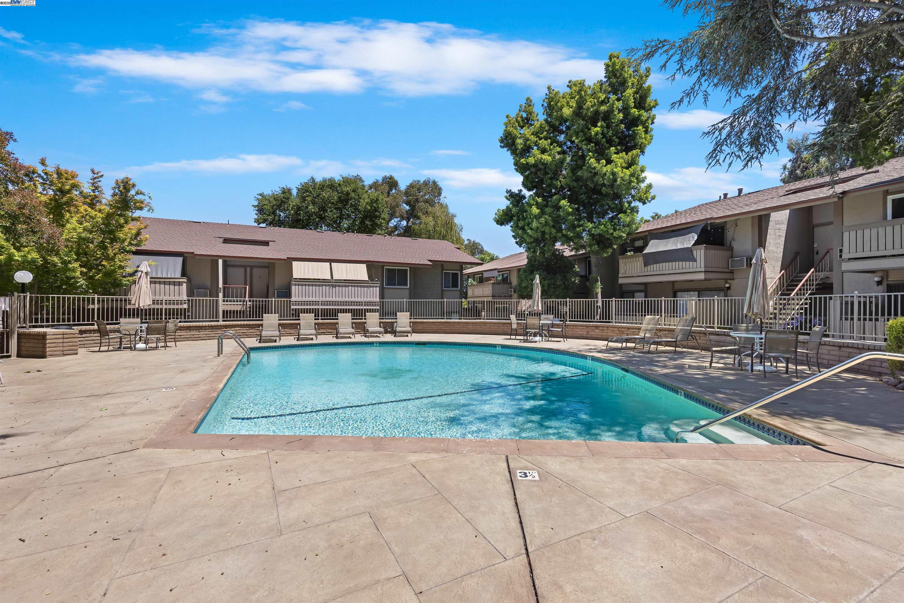 100 Kinross Drive # 42, Walnut Creek, California 94598, 2 Bedrooms Bedrooms, 6 Rooms Rooms,2 BathroomsBathrooms,Residential,For Sale,100 Kinross Drive # 42,41106749